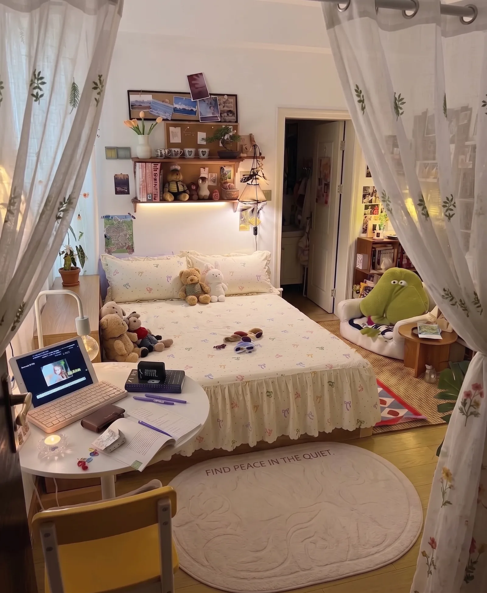 ห้องนอน ห้องนอนลูกผมเองครับ สวยมั้ย
